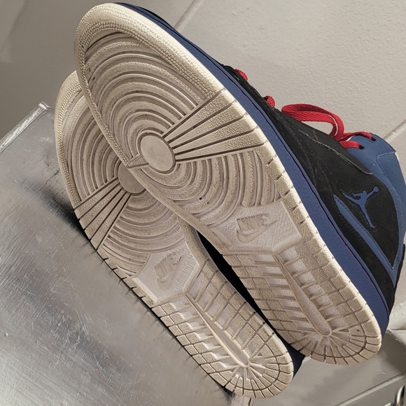 Air Jordan Flight sneakers in size 12. - Picture 5 of 6